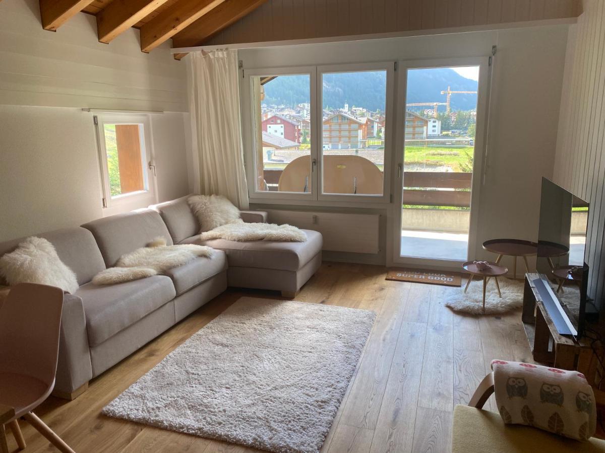 Moderne Dachwohnung Naehe Zermatt Mit Balkon Tasch Exterior photo