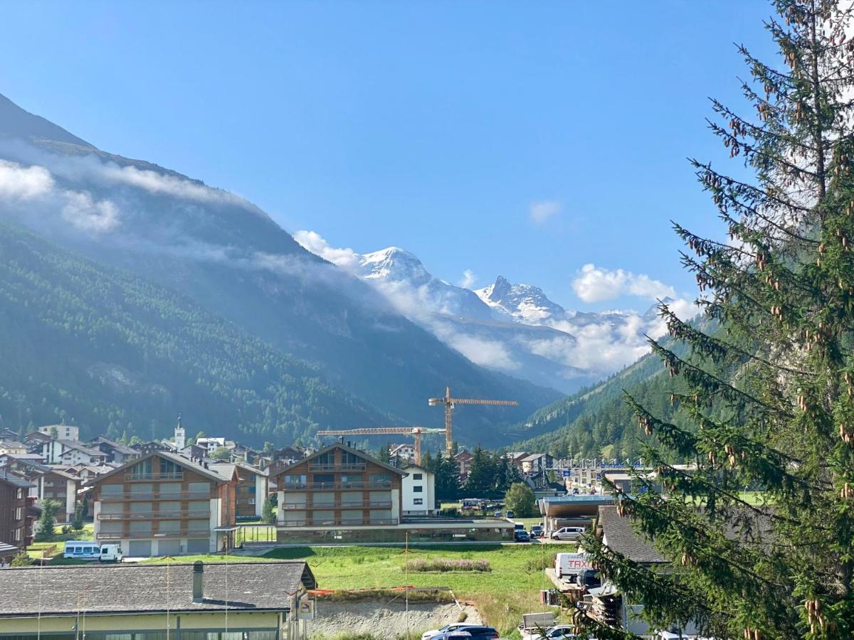 Moderne Dachwohnung Naehe Zermatt Mit Balkon Tasch Exterior photo