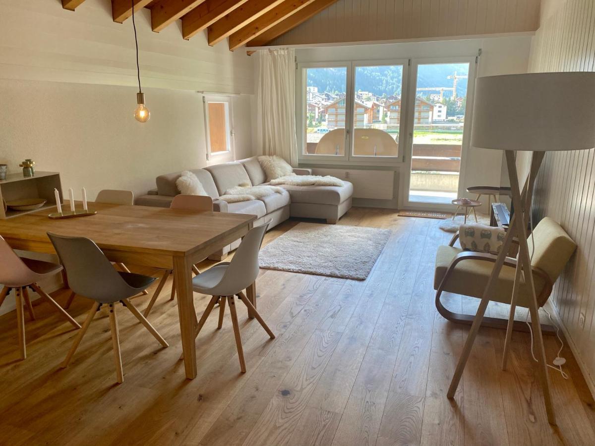 Moderne Dachwohnung Naehe Zermatt Mit Balkon Tasch Exterior photo