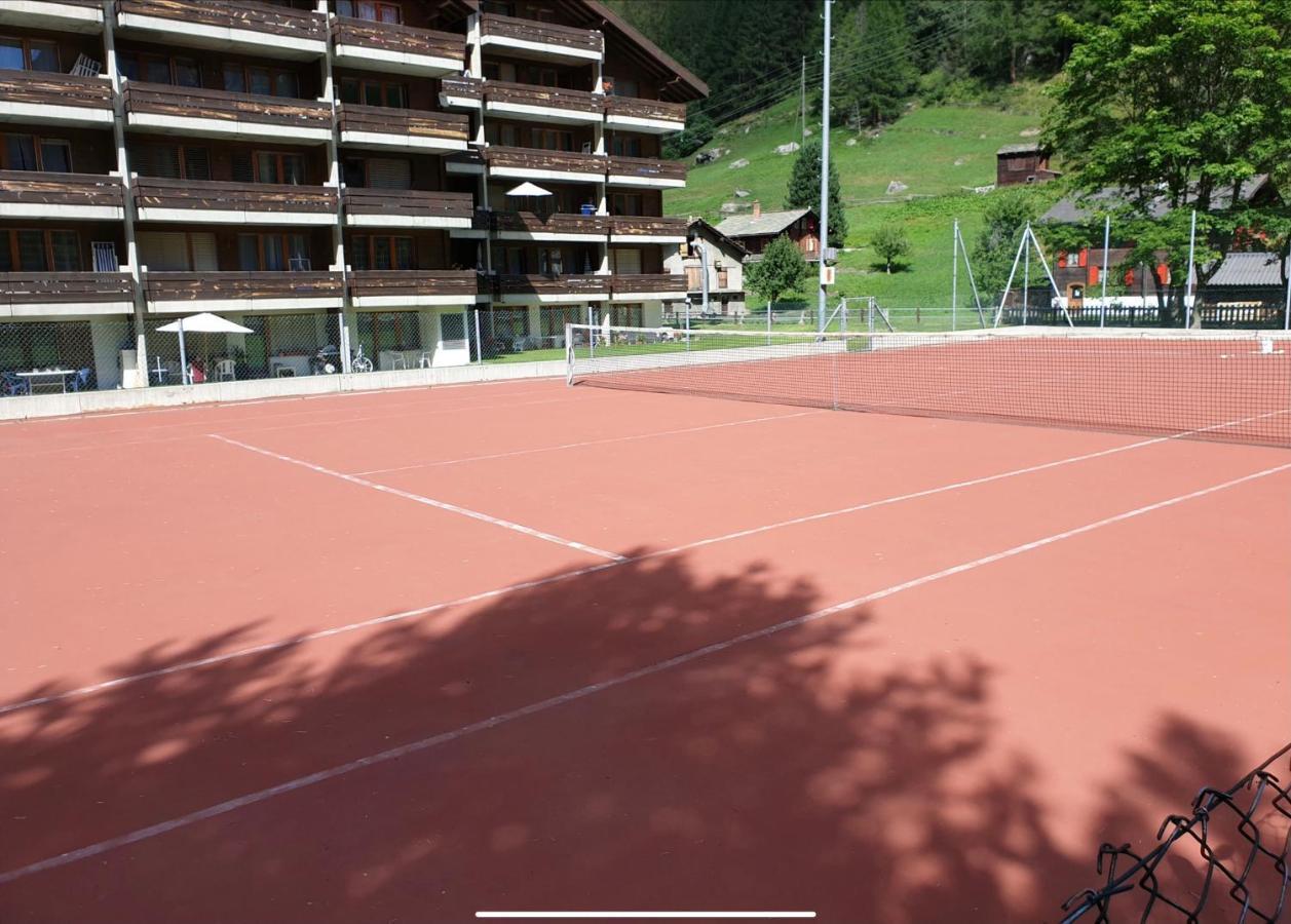 Moderne Dachwohnung Naehe Zermatt Mit Balkon Tasch Exterior photo