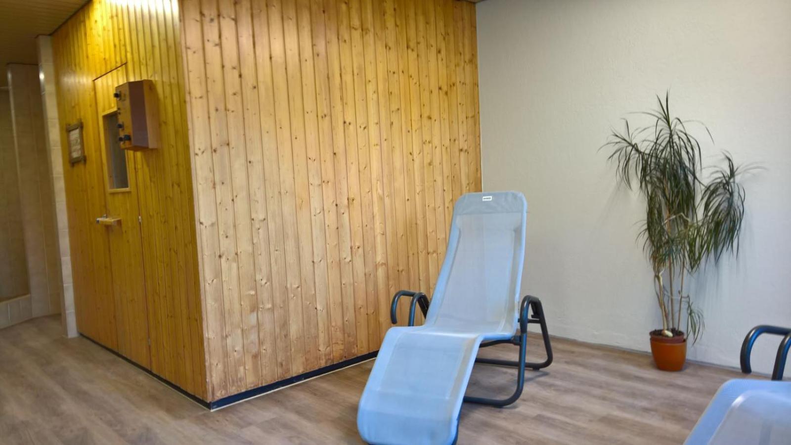 Moderne Dachwohnung Naehe Zermatt Mit Balkon Tasch Exterior photo